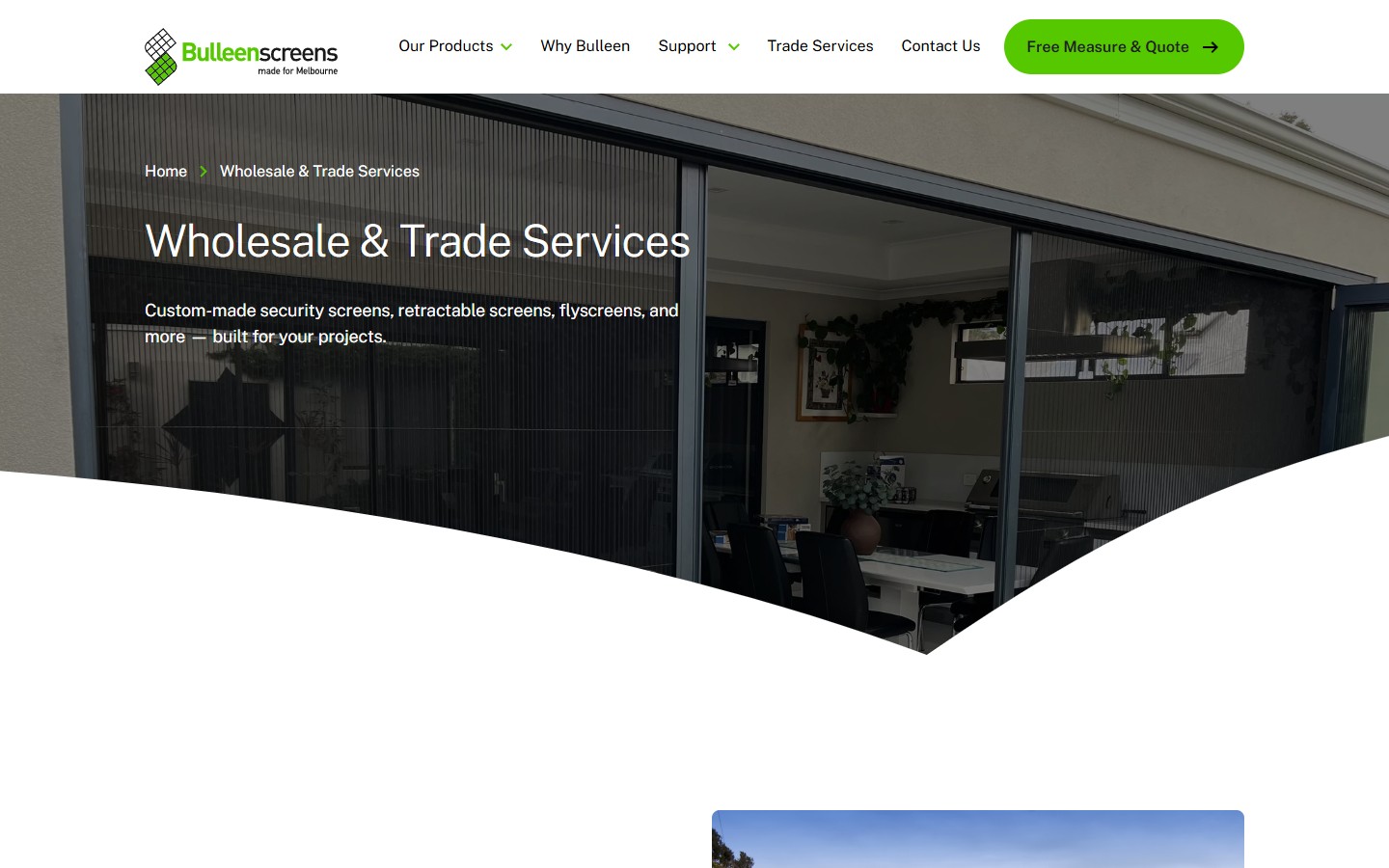 Wholesale & Trade Services hero: фото шоуруму з sliding doors і скляними панелями